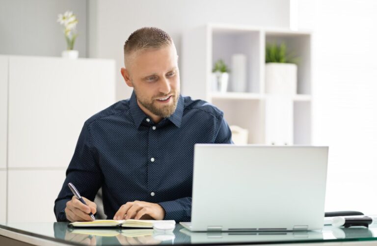 Bookkeeper conversing with a virtual client